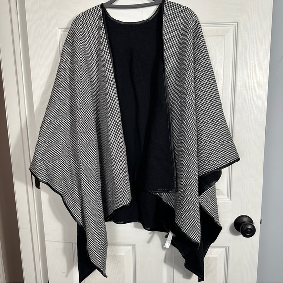 Talbots one size wrap, reversible, houndstooth, faux leather trim, fall, autumn - Picture 1 of 7